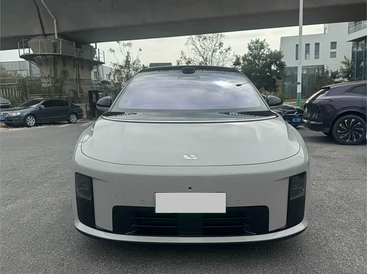 Фото 2 - LiXiang i8