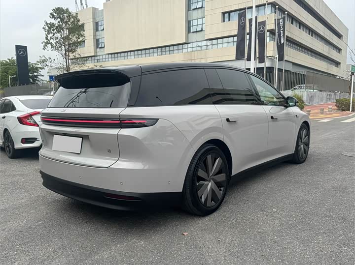 Фото 7 - LiXiang i8