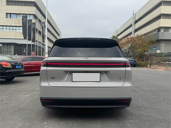 Фото 8 - LiXiang i8