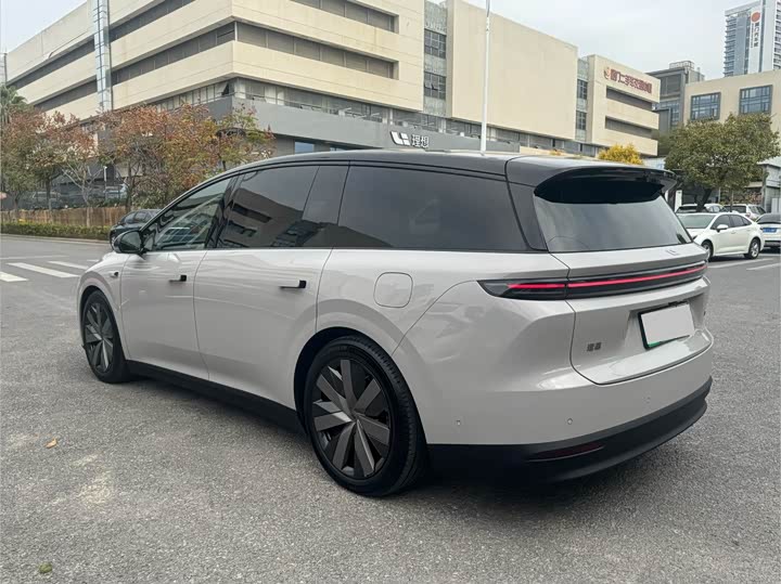 Фото 9 - LiXiang i8