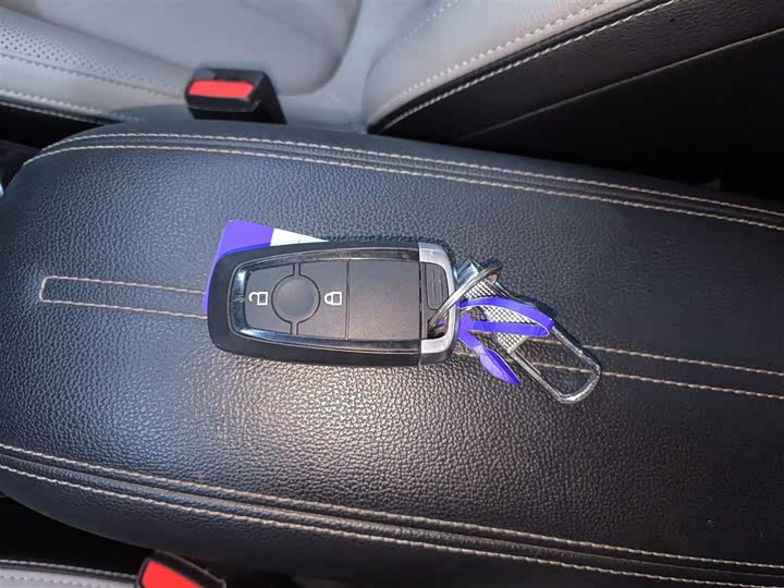 Фото 9 - Ford Escape