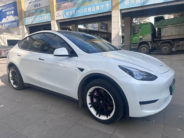 Фото 4 - Tesla Model Y
