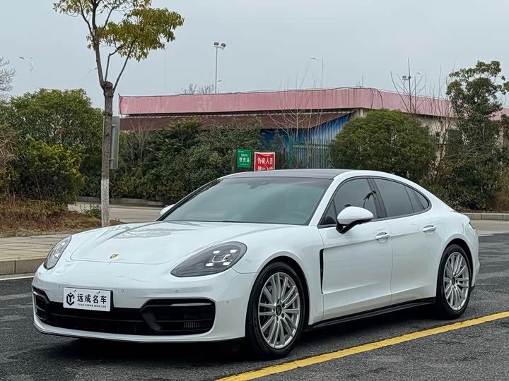 Фото 1 - Porsche Panamera