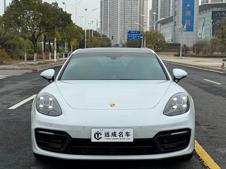 Фото 2 - Porsche Panamera