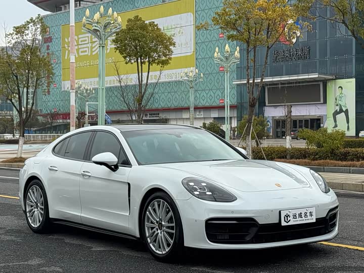 Фото 3 - Porsche Panamera