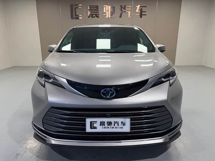 Фото 2 - Toyota Sienna