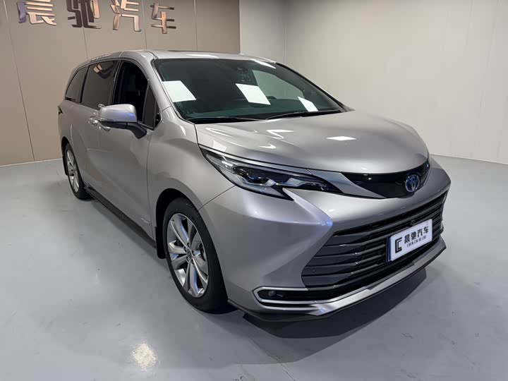 Фото 3 - Toyota Sienna