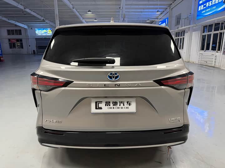 Фото 5 - Toyota Sienna