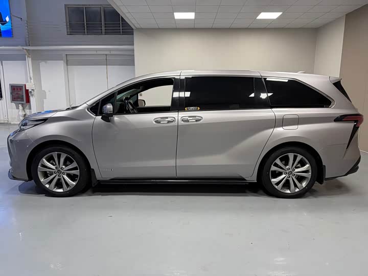 Фото 7 - Toyota Sienna