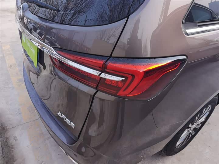 Фото 8 - Buick GL8 ES