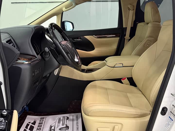 Фото 7 - Toyota Alphard