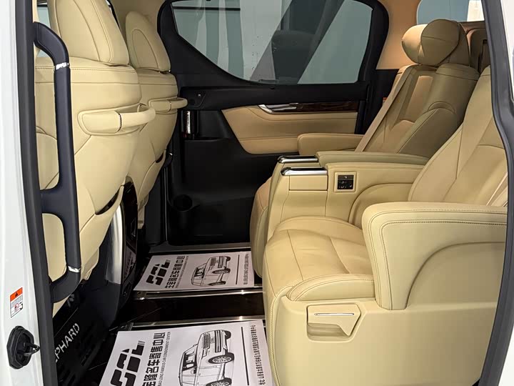 Фото 8 - Toyota Alphard