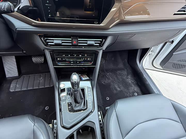 Фото 9 - Volkswagen Tharu