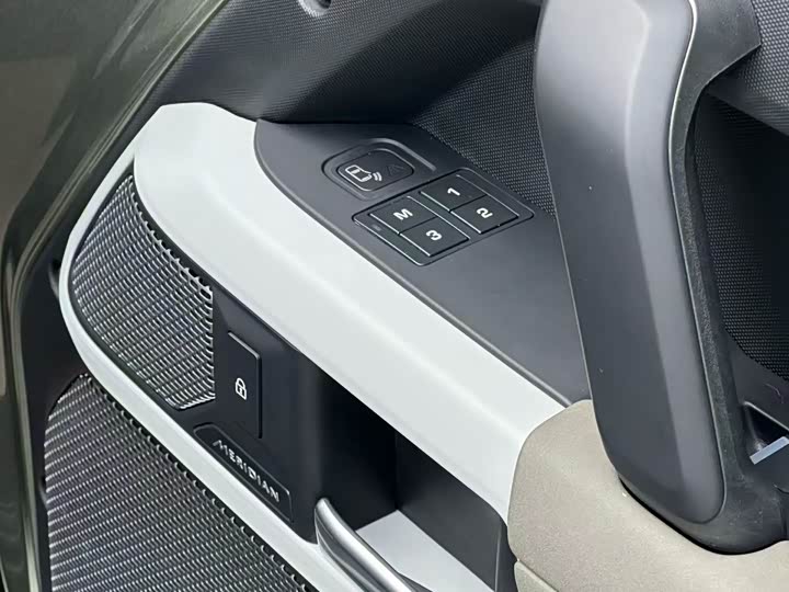 Фото 3 - Land Rover Defender