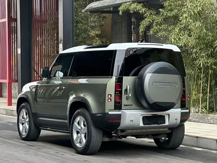 Фото 9 - Land Rover Defender