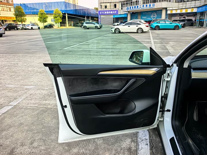 Фото 4 - Tesla Model Y