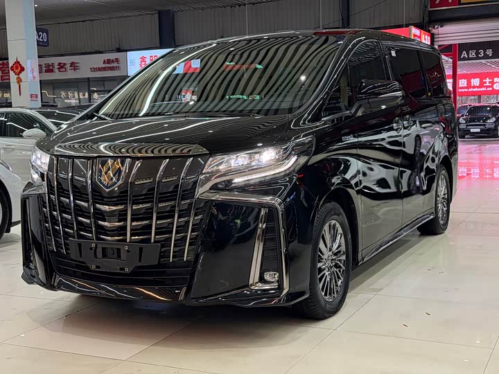Фото 1 - Toyota Alphard