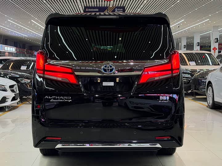 Фото 4 - Toyota Alphard