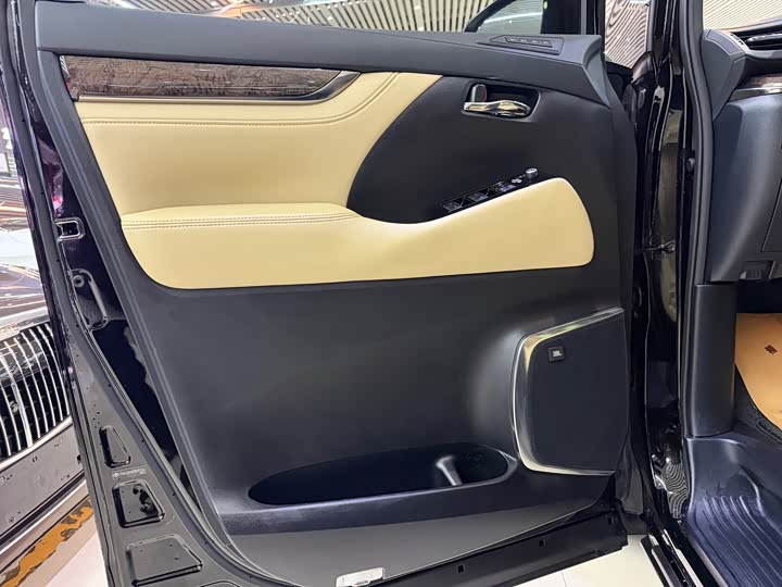 Фото 6 - Toyota Alphard