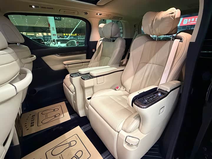 Фото 7 - Toyota Alphard