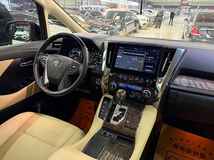 Фото 9 - Toyota Alphard