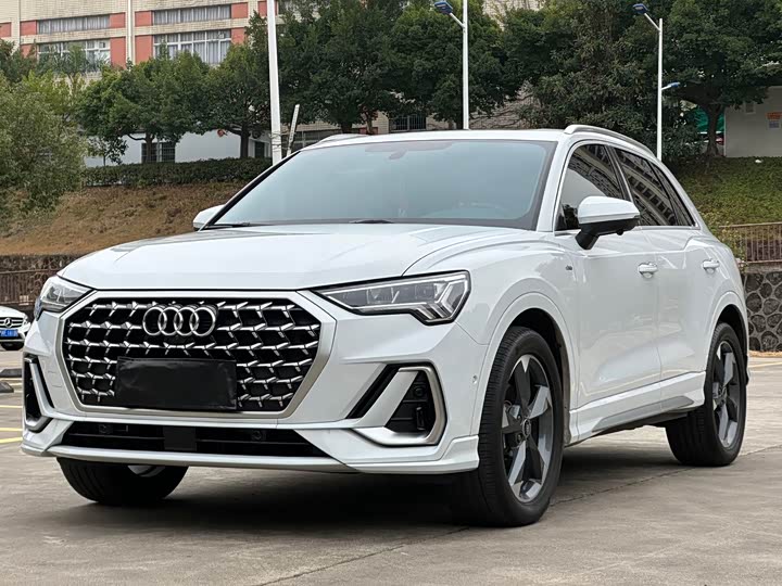 Фото 1 - Audi Q3