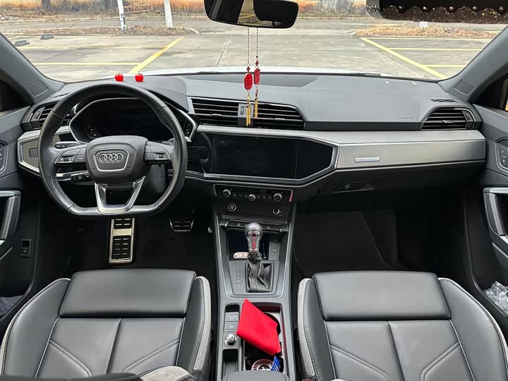 Фото 8 - Audi Q3