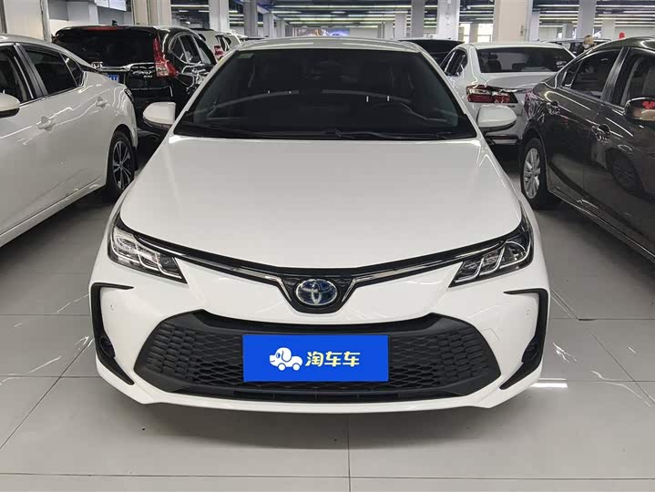 Фото 2 - Toyota Corolla