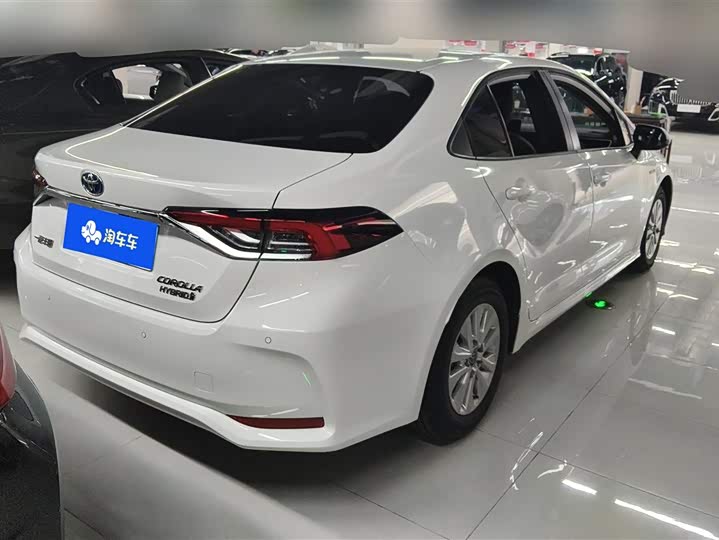 Фото 3 - Toyota Corolla