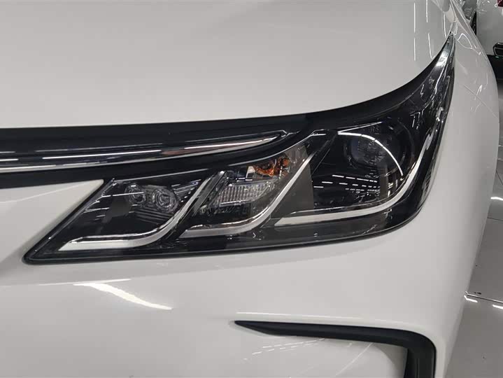 Фото 5 - Toyota Corolla