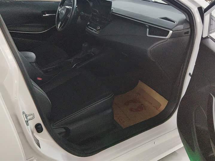 Фото 8 - Toyota Corolla