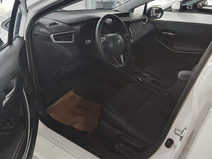 Фото 9 - Toyota Corolla