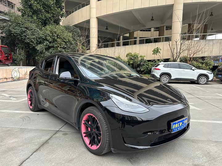 Фото 3 - Tesla Model Y