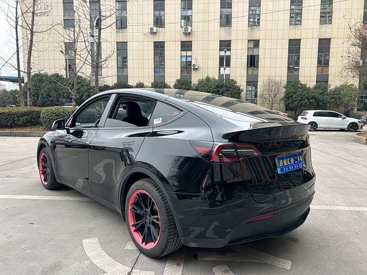 Фото 6 - Tesla Model Y