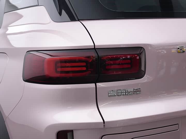 Фото 7 - Geely Icon