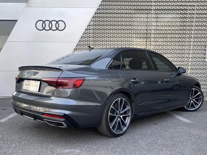 Фото 4 - Audi A4L