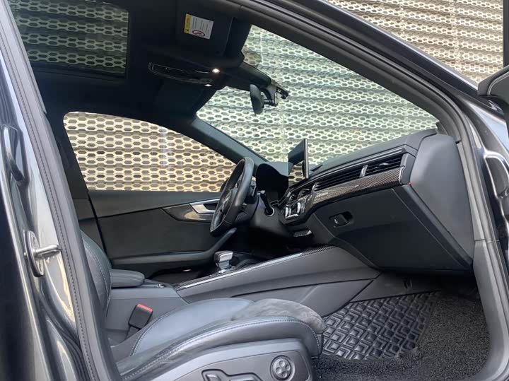 Фото 9 - Audi A4L