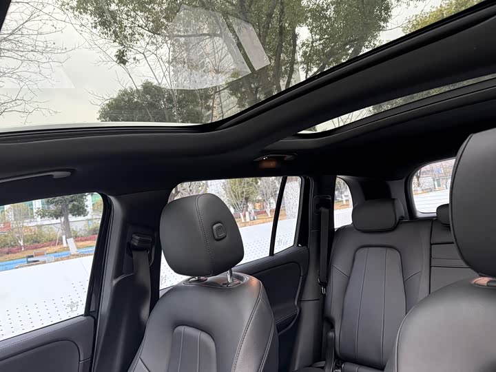 Фото 9 - Mercedes-Benz GLB-Class