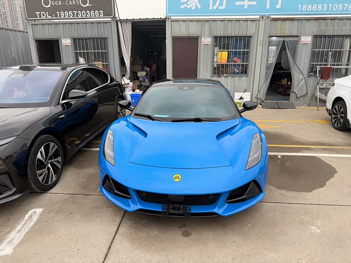 Фото 2 - Lotus Emira