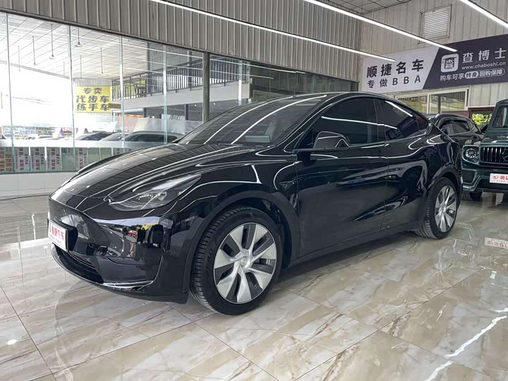 Фото 1 - Tesla Model Y
