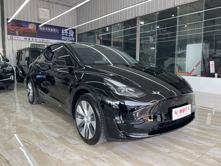 Фото 3 - Tesla Model Y