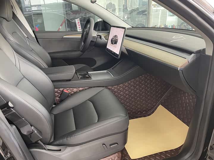 Фото 6 - Tesla Model Y