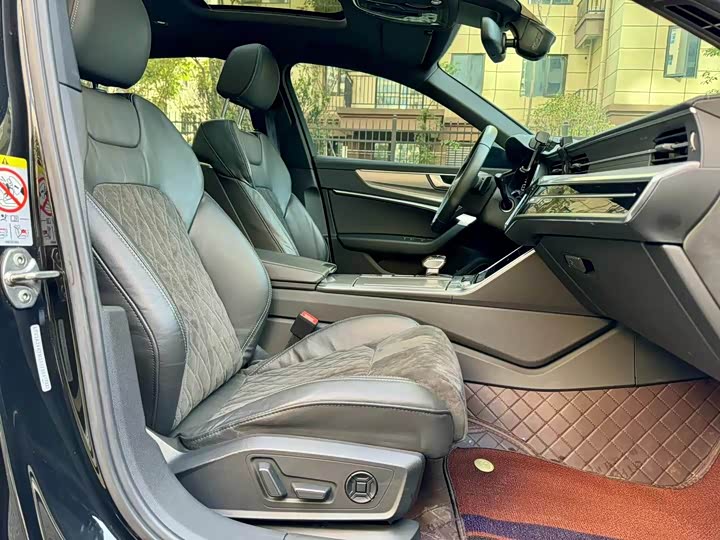 Фото 5 - Audi A6L