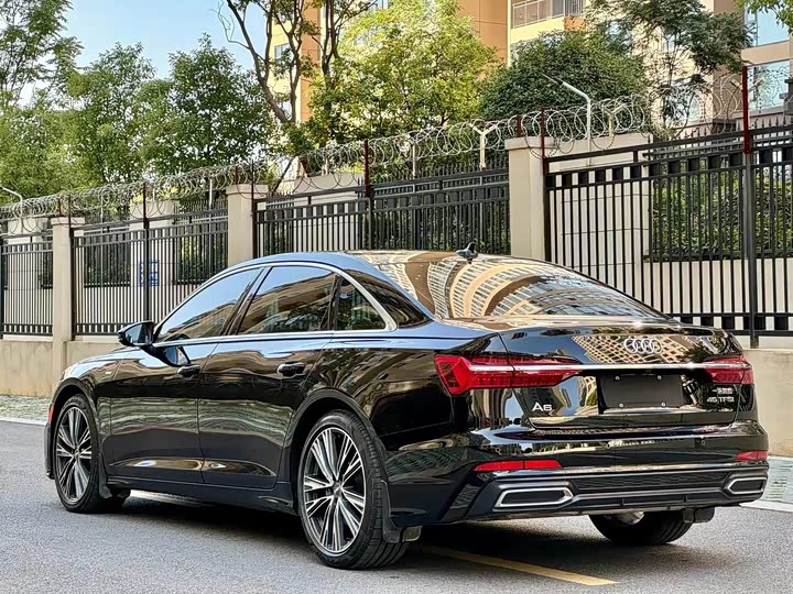 Фото 8 - Audi A6L