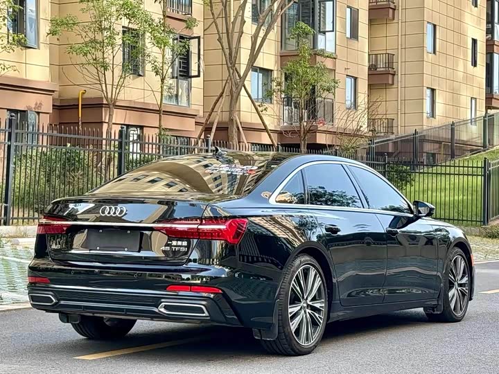 Фото 9 - Audi A6L