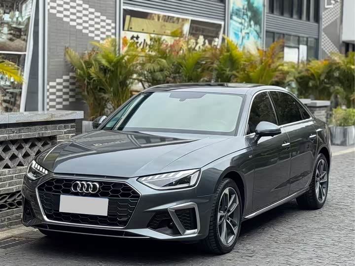 Фото 1 - Audi A4L