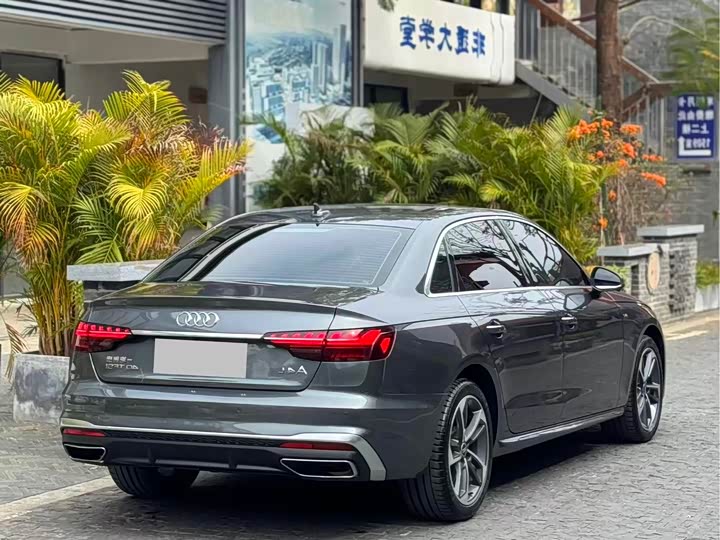 Фото 9 - Audi A4L