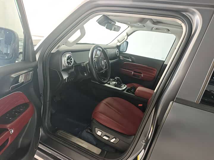 Фото 7 - Tank 300