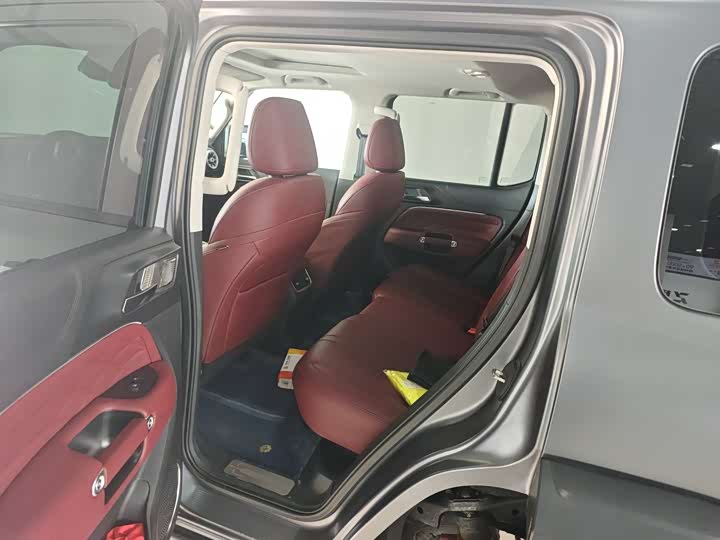 Фото 8 - Tank 300