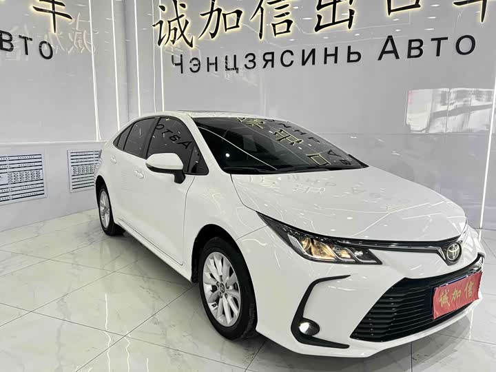 Фото 3 - Toyota Corolla